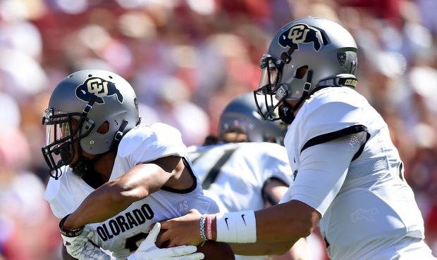 LOS ANGELES, CA - OCTOBER 08: Steven Montez #12 of the Colorado Buffaloes fakes a handoff to Devin ...