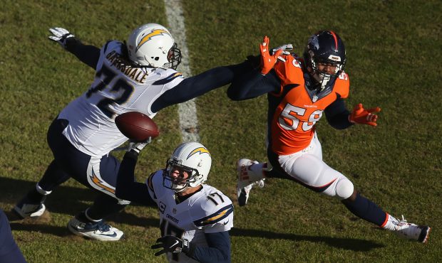 DENVER, CO - JANUARY 03:  Linebacker Von Miller #58 of the Denver Broncos battled the block of offe...