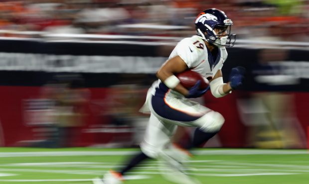GLENDALE, AZ - SEPTEMBER 01:  Wide receiver Kalif Raymond #19 of the Denver Broncos returns a kick ...