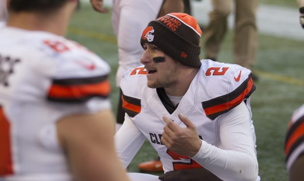 SEATTLE, WA - DECEMBER 20: Quarterback Johnny Manziel #2 of the Cleveland Browns talks with teammat...