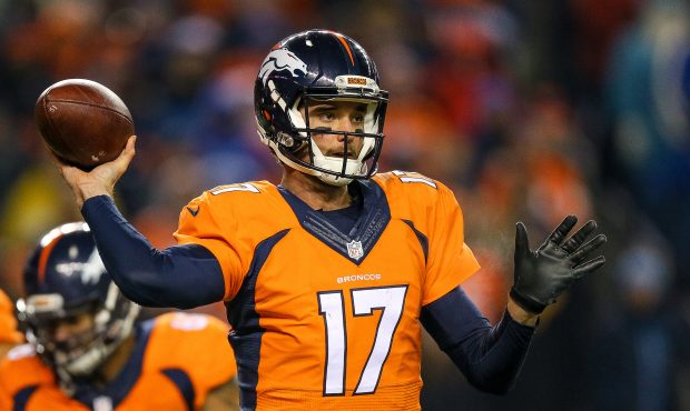 DENVER, CO - DECEMBER 28:  Quarterback Brock Osweiler #17 of the Denver Broncos passes against the ...