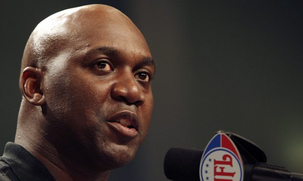 MIAMI - FEBRUARY 03: Hall of Fame inductee, Thurman Thomas, formerly of the Buffalo Bills, makes hi...