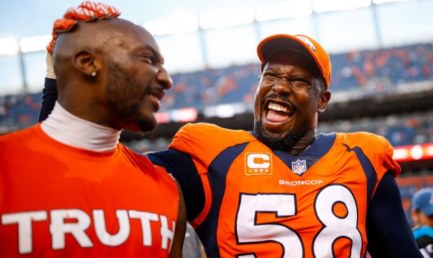 DENVER, CO - SEPTEMBER 17: Outside linebacker Von Miller #58 of the Denver Broncos and cornerback A...
