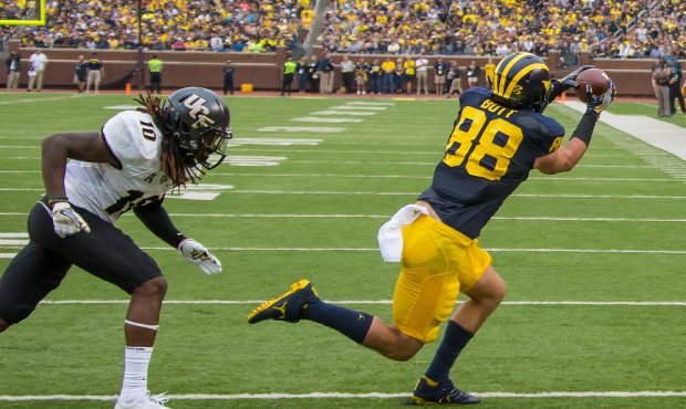 DETROIT, MI - SEPTEMBER 10: Tight end Jake Butt #88 of the Michigan Wolverines scores a touchdown i...