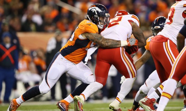 DENVER, CO - NOVEMBER 27:  Outside linebacker Shane Ray #56 of the Denver Broncos tackles running b...