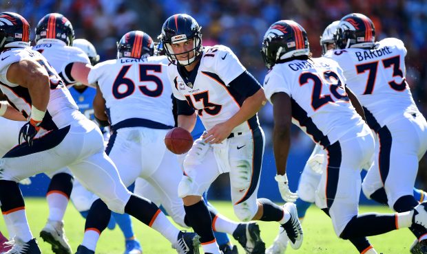 CARSON, CA - OCTOBER 22:  Trevor Siemian #13 of the Denver Broncos hands the ball off to Jamaal Cha...