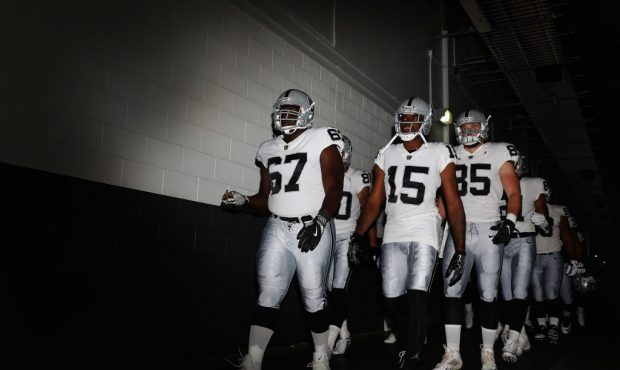 GLENDALE, AZ - AUGUST 12:  Offensive guard Oni Omoile #67, wide receiver Michael Crabtree #15 and t...