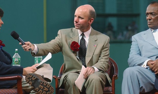 BOSTON - JULY 22:  Former Red Sox pitcher Earl Wilson (R) and broadcaster Sean McDonough (C) listen...