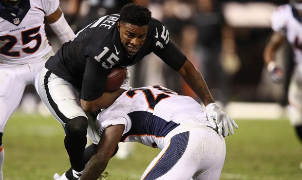 OAKLAND, CA - NOVEMBER 06:   Michael Crabtree #15 of the Oakland Raiders loses his helmet after cat...