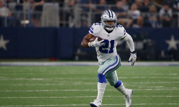 ARLINGTON, TX - NOVEMBER 5:  Ezekiel Elliott #21 of the Dallas Cowboys runs the ball as the Cowboys...