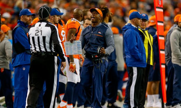 DENVER, CO - NOVEMBER 19: Head coach Vance Joseph of the Denver Broncos works on the sideline durin...