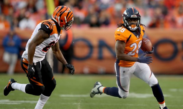 DENVER, CO - NOVEMBER 19: Jamaal Charles #28 of the Denver Broncos attepmts to elude Darqueze Denna...