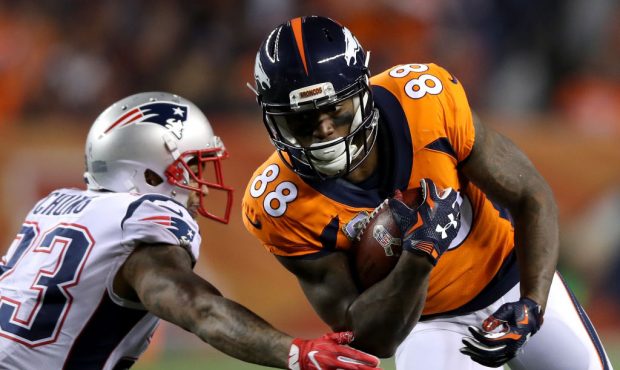 DENVER, CO - NOVEMBER 12:  Demaryius Thomas #88 of the Denver Broncos carries the ball against Patr...