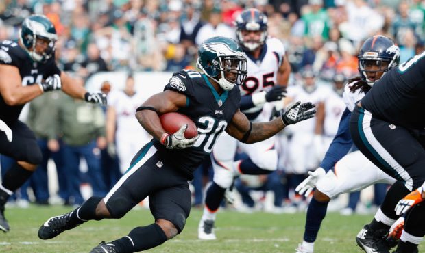 PHILADELPHIA, PA - NOVEMBER 05:  Running back Corey Clement #30 of the Philadelphia Eagles runs the...
