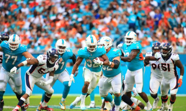 MIAMI GARDENS, FL - DECEMBER 03:  Kenyan Drake #32 of the Miami Dolphins rushes in the third quarte...