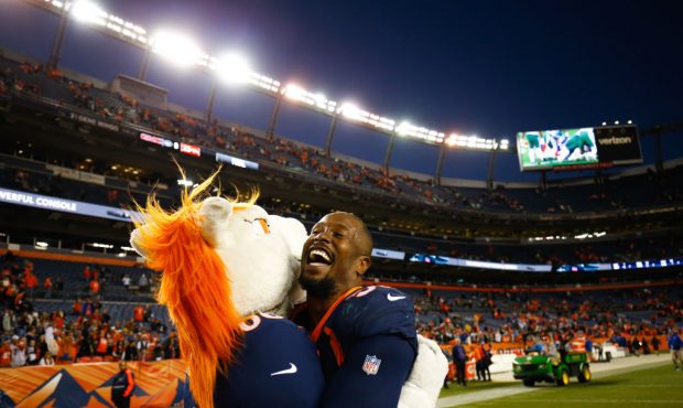 DENVER, CO - DECEMBER 10:  Outside linebacker Von Miller #58 of the Denver Broncos celebrates with ...
