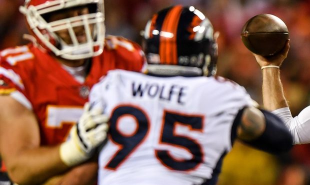KANSAS CITY, MO - OCTOBER 30: Quarterback Alex Smith #11 of the Kansas City Chiefs throws a pass th...