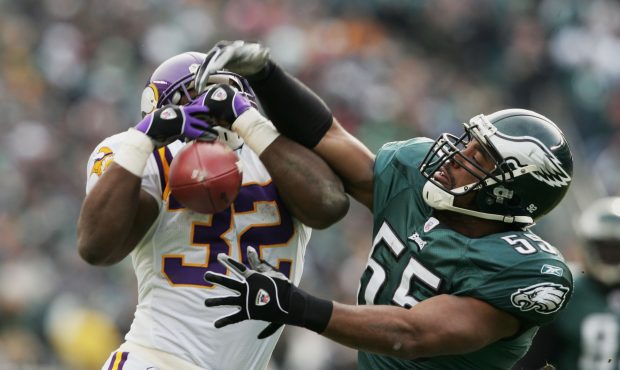 PHILADELPHIA - JANUARY 16:  Running back Onterrio Smith #32 of the Minnesota Vikings tries to catch...