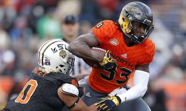 MOBILE, AL - JANUARY 28: Kareem Hunt #33 of the North team runs with the ball as Duke Riley #0 of t...
