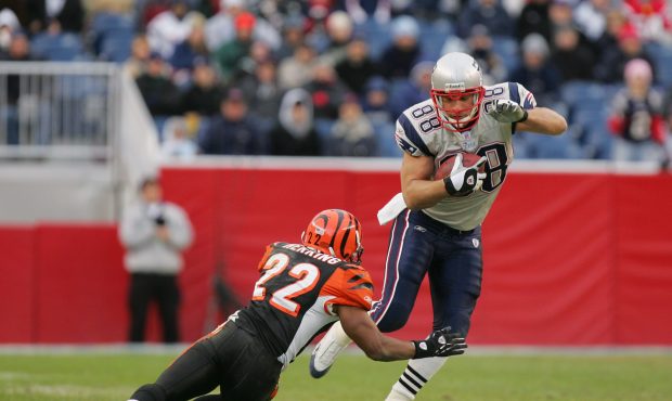 FOXBORO, MA - DECEMBER 12:  Christian Fauria #88 of the New England Patriots attempts to evade Kim ...