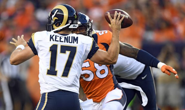 Denver Broncos outside linebacker Von Miller (58) zeros in on Los Angeles Rams quarterback Case Kee...
