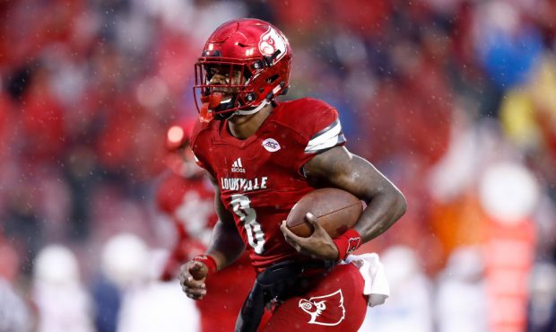 of the Louisville Cardinals against the Syracuse Orange during the game at Papa John's Cardinal Sta...