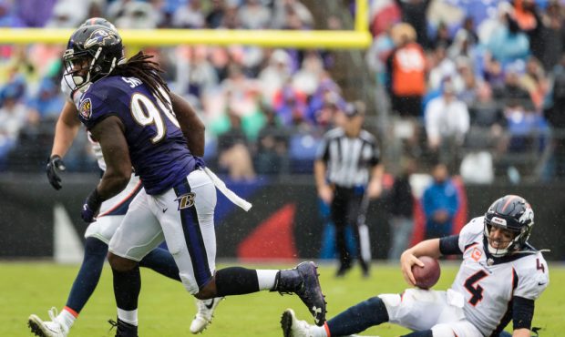 BALTIMORE, MD - SEPTEMBER 23: Za'Darius Smith #90 of the Baltimore Ravens celebrates after sacking ...