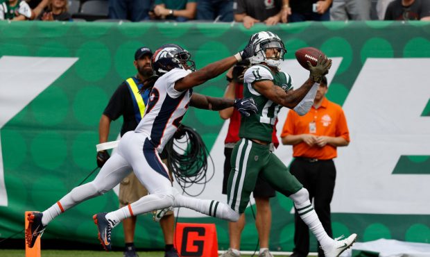 EAST RUTHERFORD, NEW JERSEY - OCTOBER 07:  Robby Anderson #11 of the New York Jets scores a 35 yard...