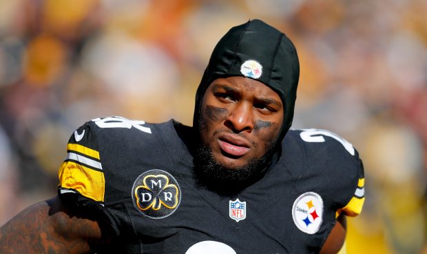 Le'Veon Bell #26 of the Pittsburgh Steelers looks on against the Jacksonville Jaguars during the fi...