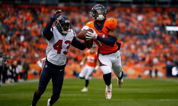 DENVER, CO - NOVEMBER 4:  Wide receiver Courtland Sutton #14 of the Denver Broncos nearly has a tou...