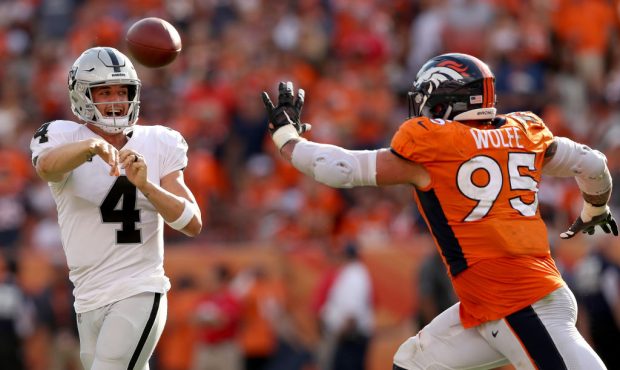 DENVER, CO - SEPTEMBER 16:  Quarterback Derek Carr #4 of the Oakland Raiders throws against Derek W...