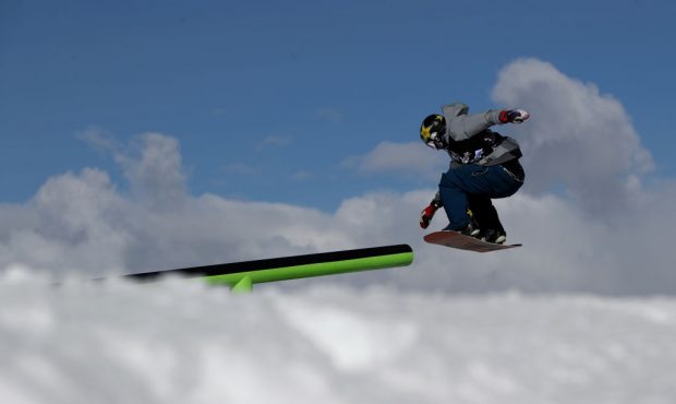 ASPEN, COLORADO - JANUARY 25:   Chris Corning takes a practice run prior to the Men's Snowboard Slo...