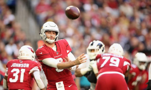 GLENDALE, ARIZONA - DECEMBER 23:  Quarterback Josh Rosen #3 of the Arizona Cardinals throws a pass ...