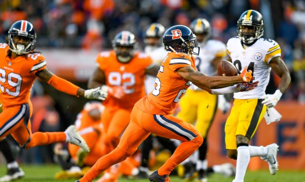 DENVER, CO - NOVEMBER 25:  Cornerback Chris Harris #25 of the Denver Broncos intercepts a pass inte...