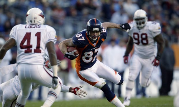 DENVER - DECEMBER 29:  Wide receiver Ed McCaffrey #87 of the Denver Broncos runs after a catch duri...
