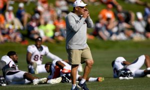 After practice, Fangio points out example of "death by inches"
