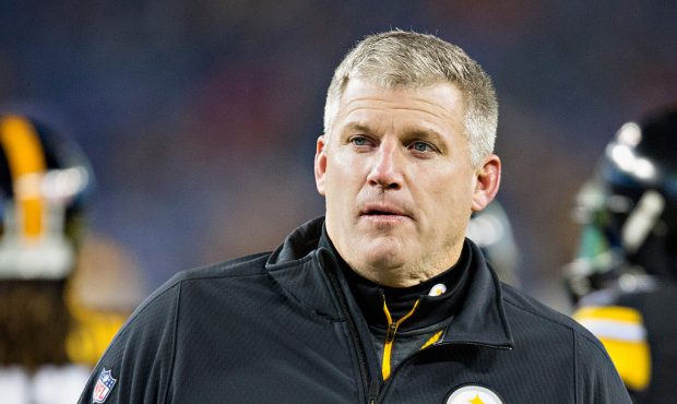 NASHVILLE, TN - NOVEMBER 17:   Mike Munchak, offensive line coach for the Pittsburgh Steelers, look...