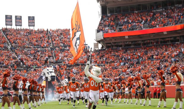 DENVER, COLORADO - SEPTEMBER 15: The Denver Broncos take the field against the Chicago Bears at Emp...