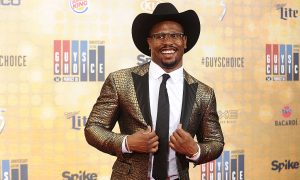 Cheers and Jeers: Von Miller wants to take you to homecoming