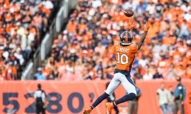 DENVER, CO - SEPTEMBER 15:  Emmanuel Sanders #10 of the Denver Broncos leaps and makes a catch in t...