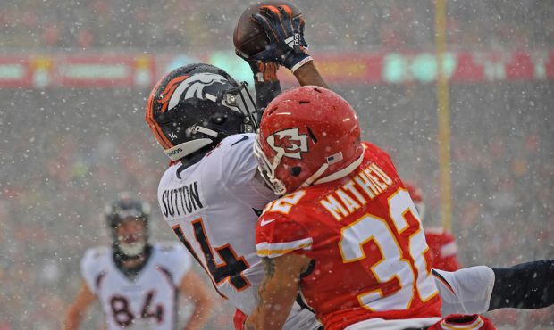 KANSAS CITY, MO - DECEMBER 15: Strong safety Tyrann Mathieu #32 of the Kansas City Chiefs breaks up...