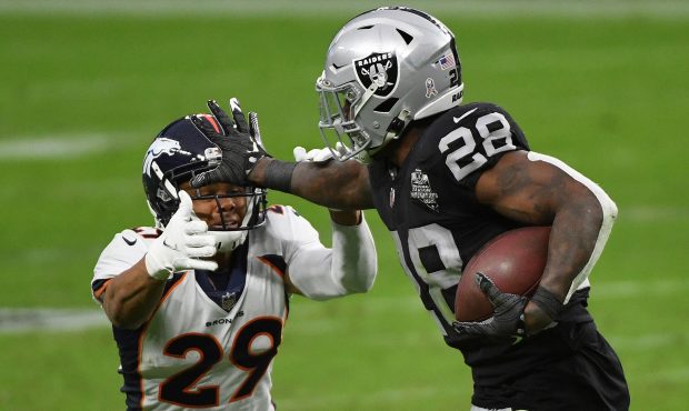 LAS VEGAS, NEVADA - NOVEMBER 15: Josh Jacobs #28 of the Las Vegas Raiders runs against Bryce Callah...