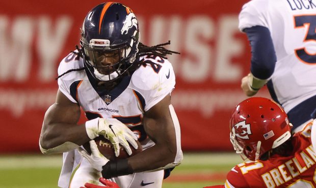 KANSAS CITY, MISSOURI - DECEMBER 06: Melvin Gordon #25 of the Denver Broncos rushes against defende...