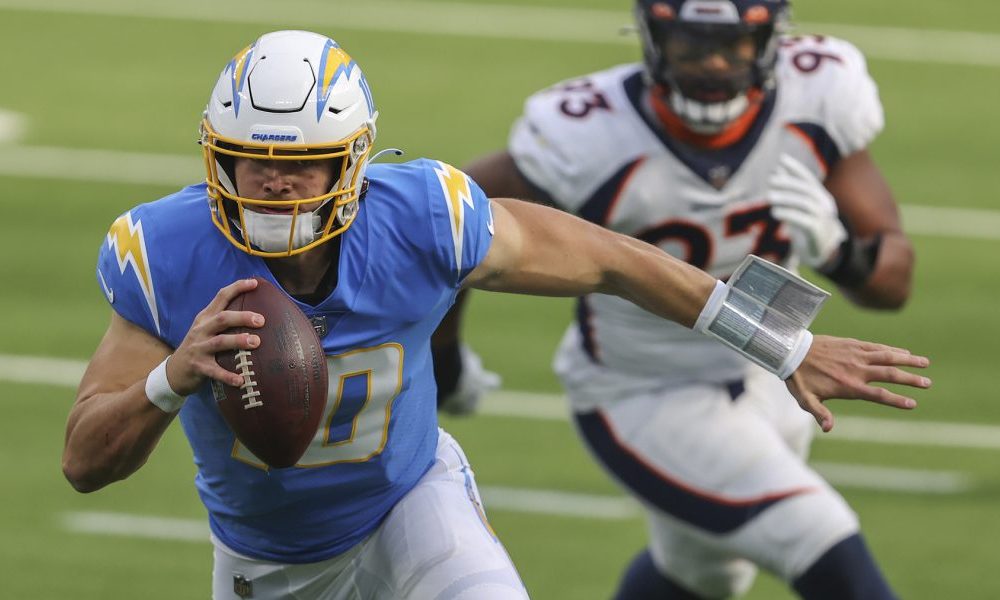 INGLEWOOD, CALIFORNIA - DECEMBER 27: Justin Herbert #10 of the Los Angeles Chargers scrambles durin...