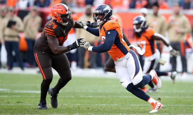 DENVER, CO - NOVEMBER 03: Von Miller #58 of the Denver Broncos in action during the game against th...