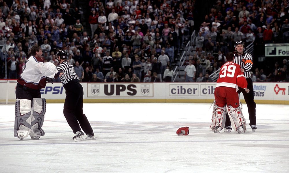 Avalanche Red Wings brawl...