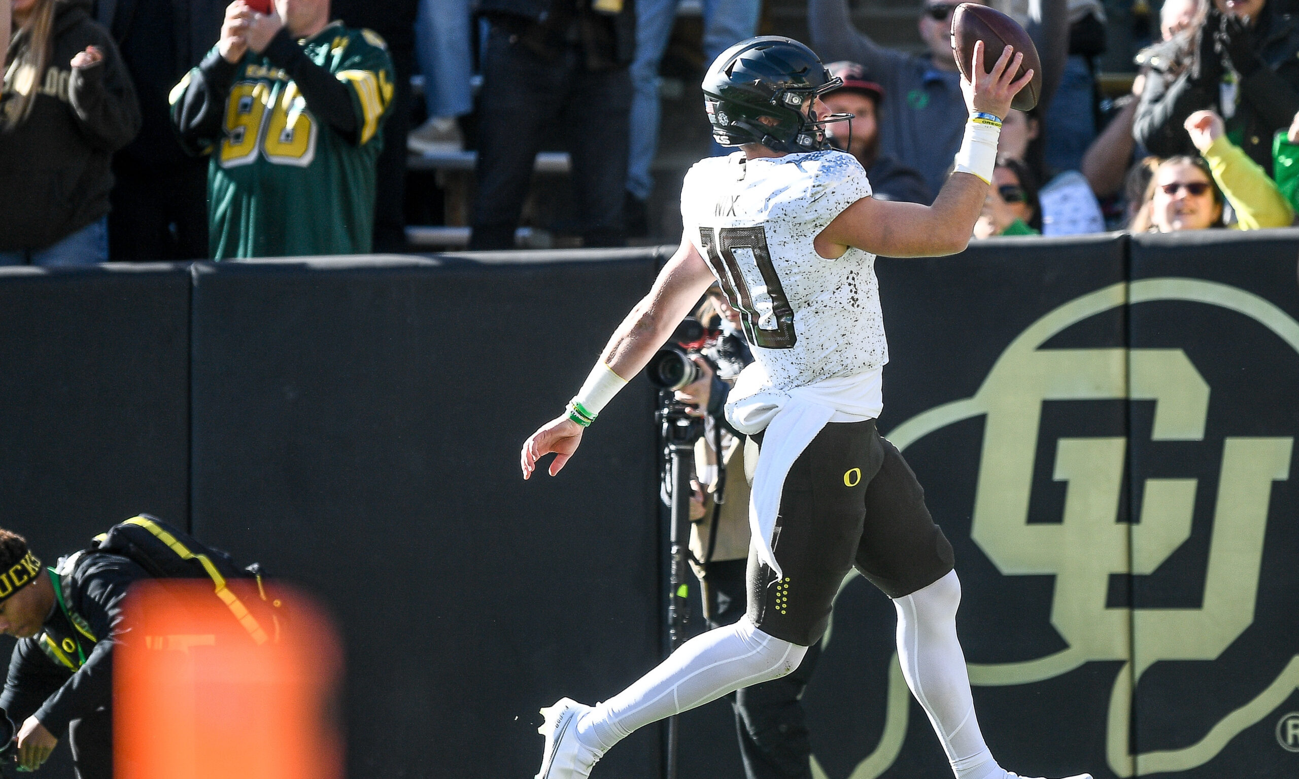 Bo Nix of the Oregon Ducks against the Colorado Buffaloes...